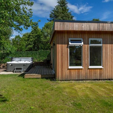 Allt Mor Rentals - Chalet With Hot Tub, And Studio Apartment No Hot Tub Roybridge Eksteriør bilde